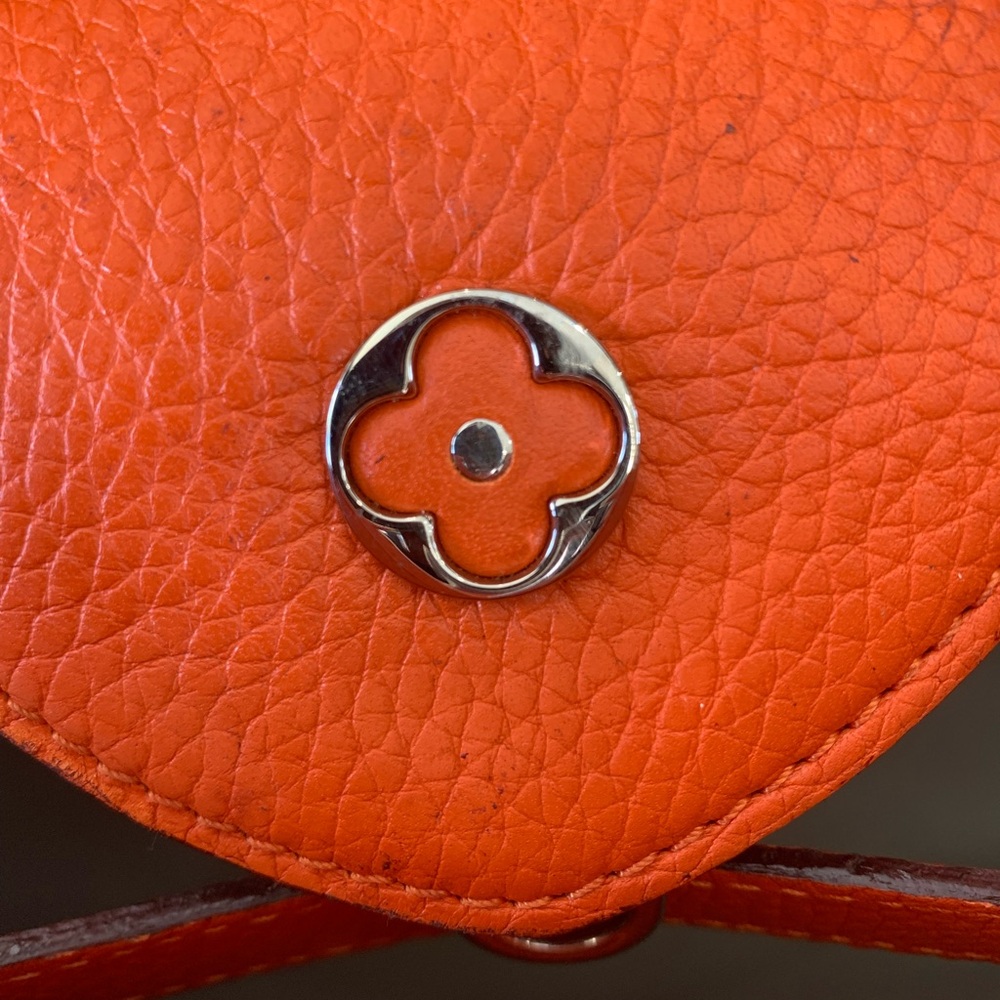 Louis Vuitton Monogram Capucines MM Bag - Picture 6 of 7